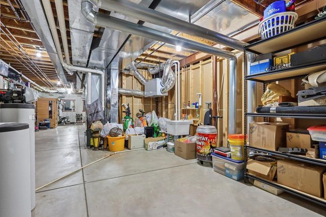 W287N990 Bedouin COURT, Waukesha, WI 53188