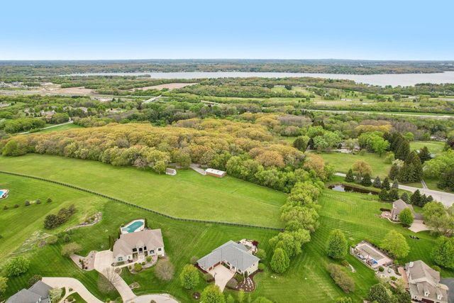 W287N990 Bedouin COURT, Waukesha, WI 53188