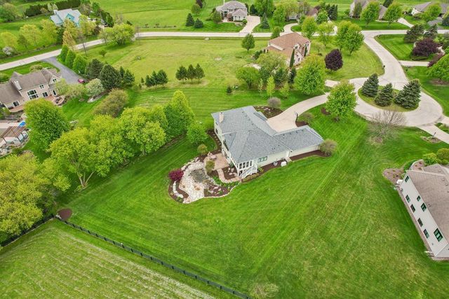W287N990 Bedouin COURT, Waukesha, WI 53188