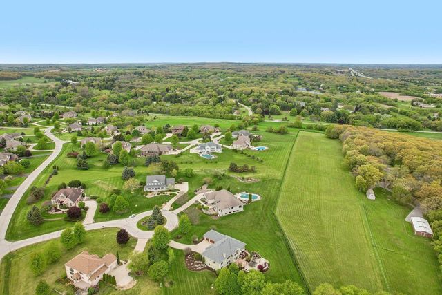 W287N990 Bedouin COURT, Waukesha, WI 53188