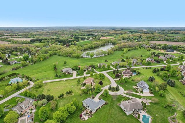 W287N990 Bedouin COURT, Waukesha, WI 53188