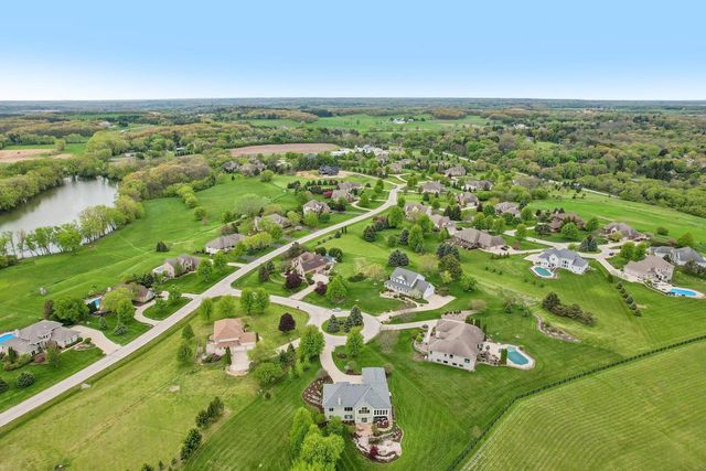 W287N990 Bedouin COURT, Waukesha, WI 53188
