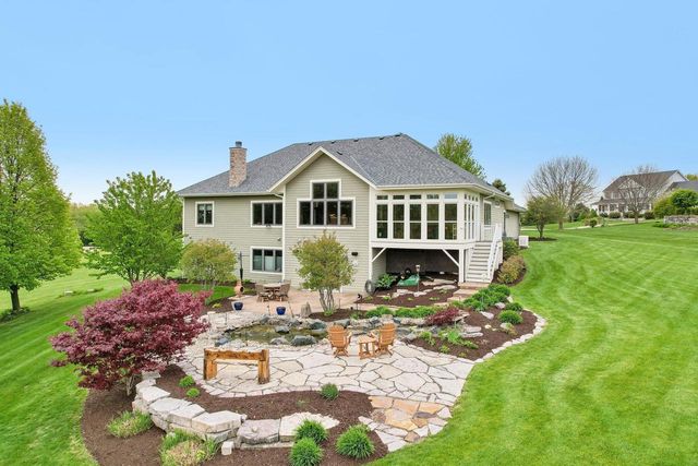 W287N990 Bedouin COURT, Waukesha, WI 53188