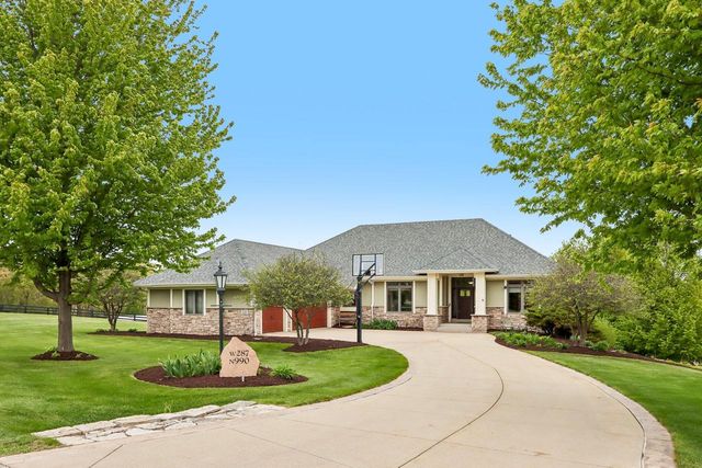 W287N990 Bedouin COURT, Waukesha, WI 53188