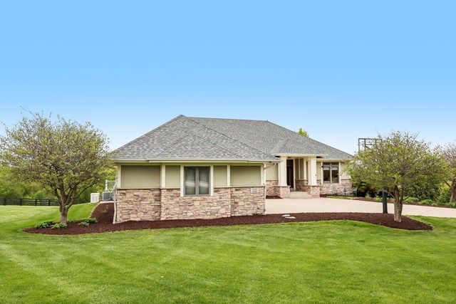 W287N990 Bedouin COURT, Waukesha, WI 53188