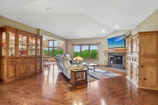 W287N990 Bedouin COURT, Waukesha, WI 53188