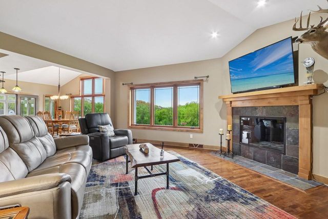 W287N990 Bedouin COURT, Waukesha, WI 53188