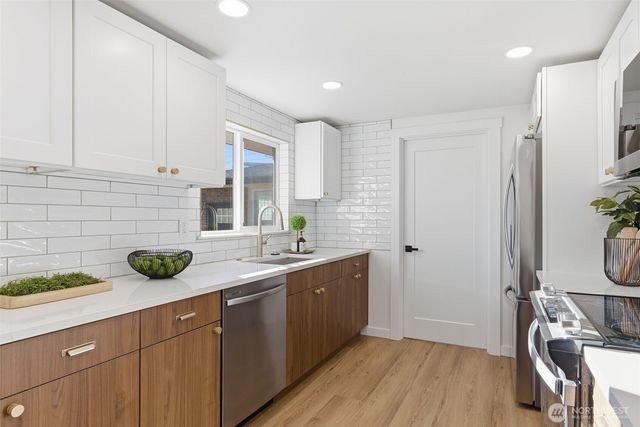 8505 Bridgeport Way SW, Lakewood, WA 98499