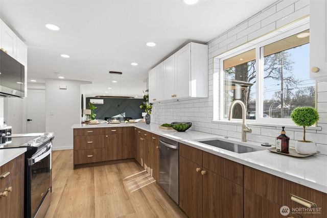 8505 Bridgeport Way SW, Lakewood, WA 98499