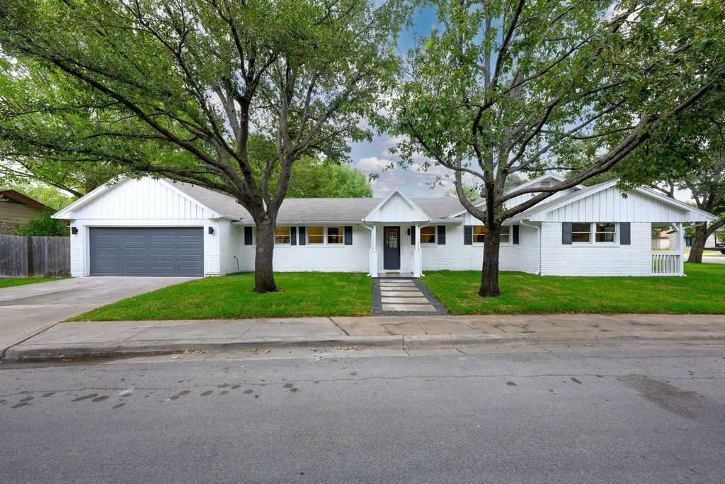 2710 Greenlawn PKWY, Austin, TX 78757