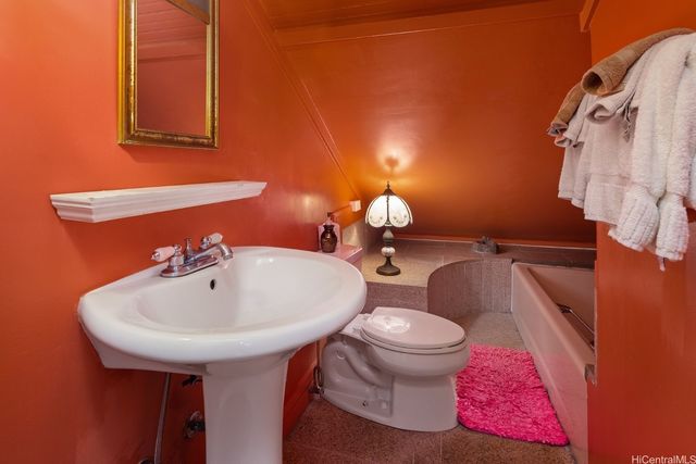 2001 Vancouver Drive, Honolulu, HI 96822