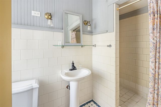 2001 Vancouver Drive, Honolulu, HI 96822