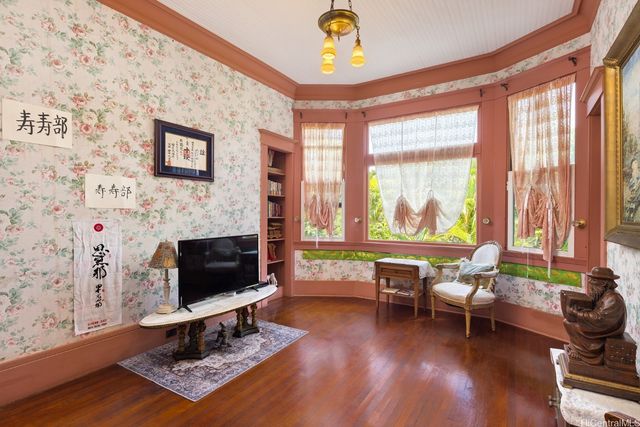 2001 Vancouver Drive, Honolulu, HI 96822