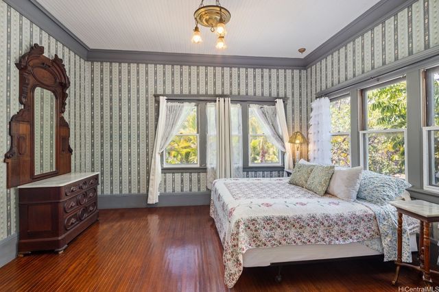 2001 Vancouver Drive, Honolulu, HI 96822