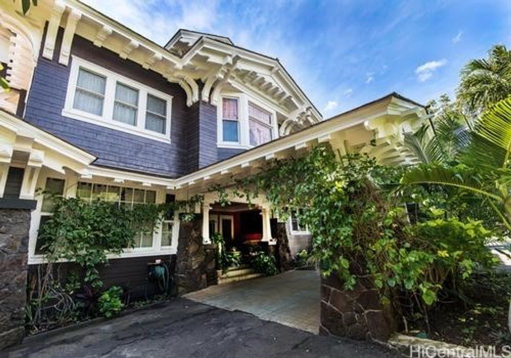 2001 Vancouver Drive, Honolulu, HI 96822