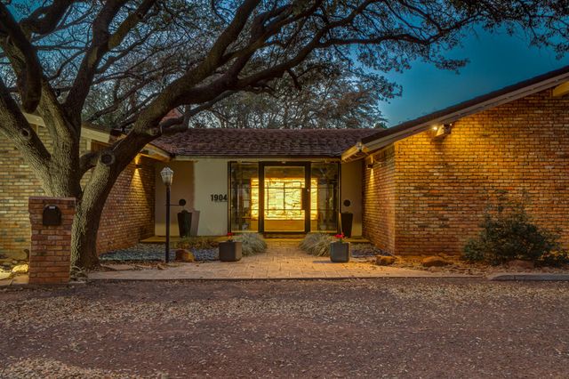 1904 Vicksburg Avenue, Lubbock, TX 79407