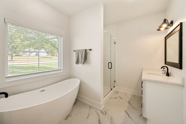 733 TIFFANY NICOLE LN, Lexington, TN 38351