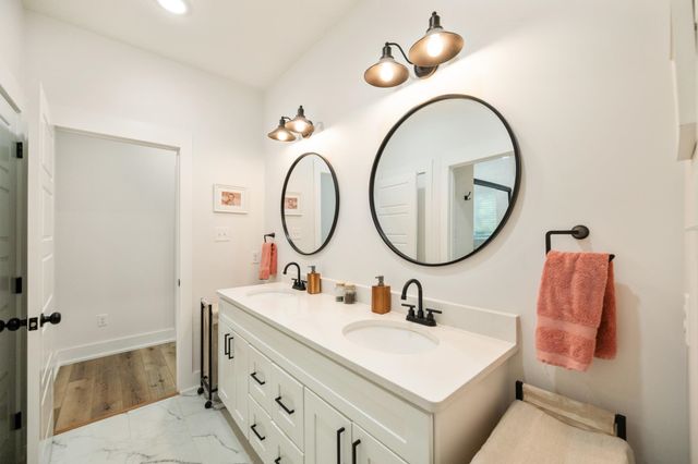 733 TIFFANY NICOLE LN, Lexington, TN 38351