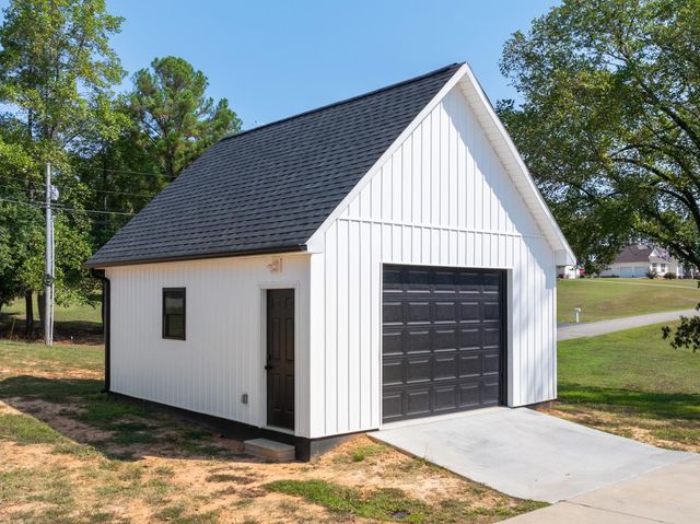 733 TIFFANY NICOLE LN, Lexington, TN 38351