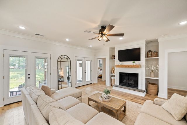 733 TIFFANY NICOLE LN, Lexington, TN 38351