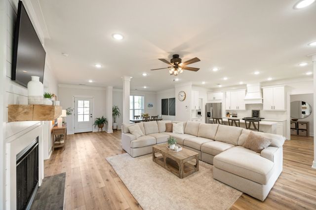 733 TIFFANY NICOLE LN, Lexington, TN 38351