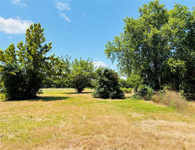 52 Spring Creek Circle, Grand Prairie, TX 75054