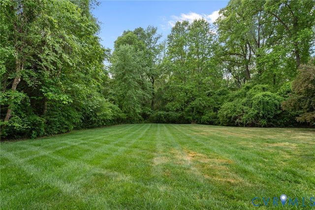 8397 Windsor Dr, Mechanicsville, VA 23111