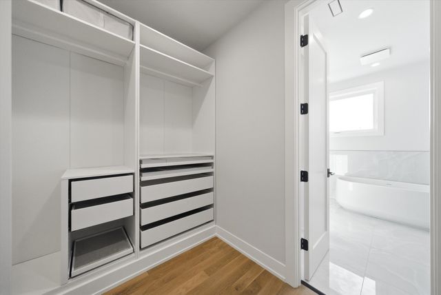 2457 W Byron Street, Chicago, IL 60618