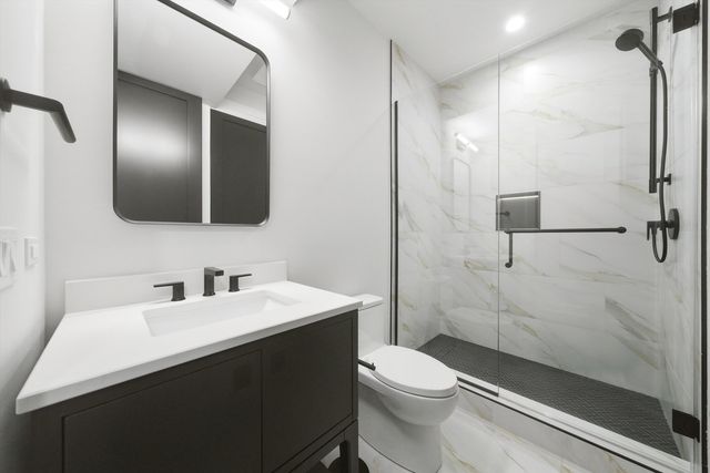 2457 W Byron Street, Chicago, IL 60618