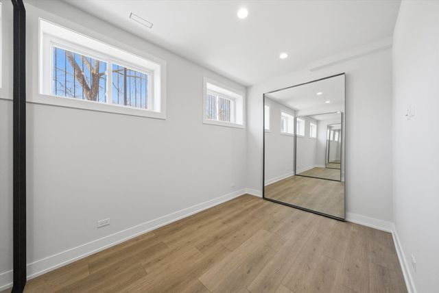 2457 W Byron Street, Chicago, IL 60618