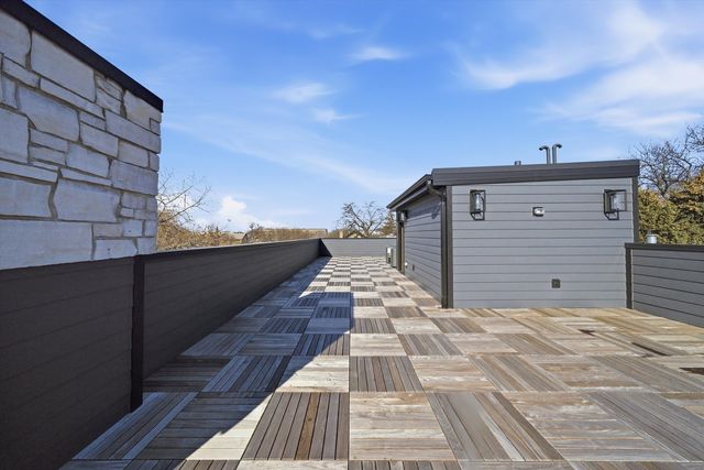 2457 W Byron Street, Chicago, IL 60618