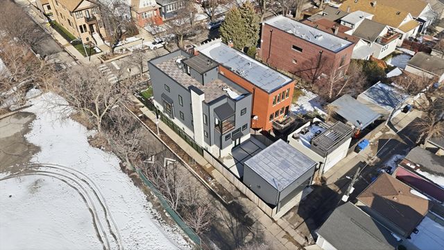 2457 W Byron Street, Chicago, IL 60618