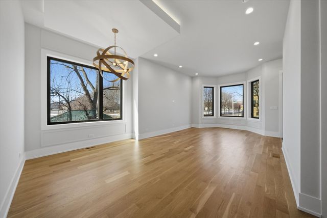 2457 W Byron Street, Chicago, IL 60618