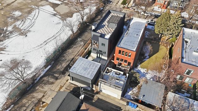 2457 W Byron Street, Chicago, IL 60618