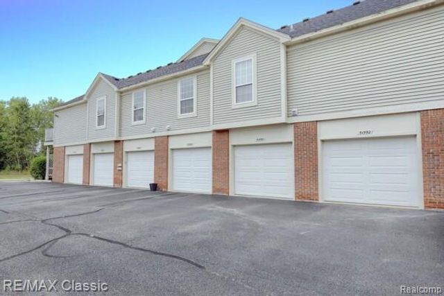 51592 Stern Lane, Chesterfield, MI 48051