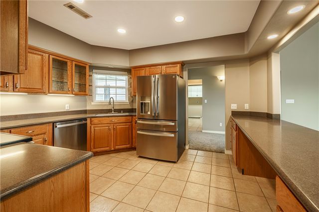 311 Holiday Island Drive, Holiday Island, AR 72631