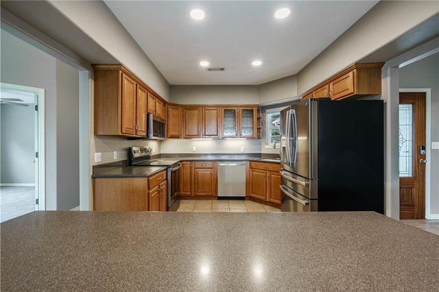 311 Holiday Island Drive, Holiday Island, AR 72631