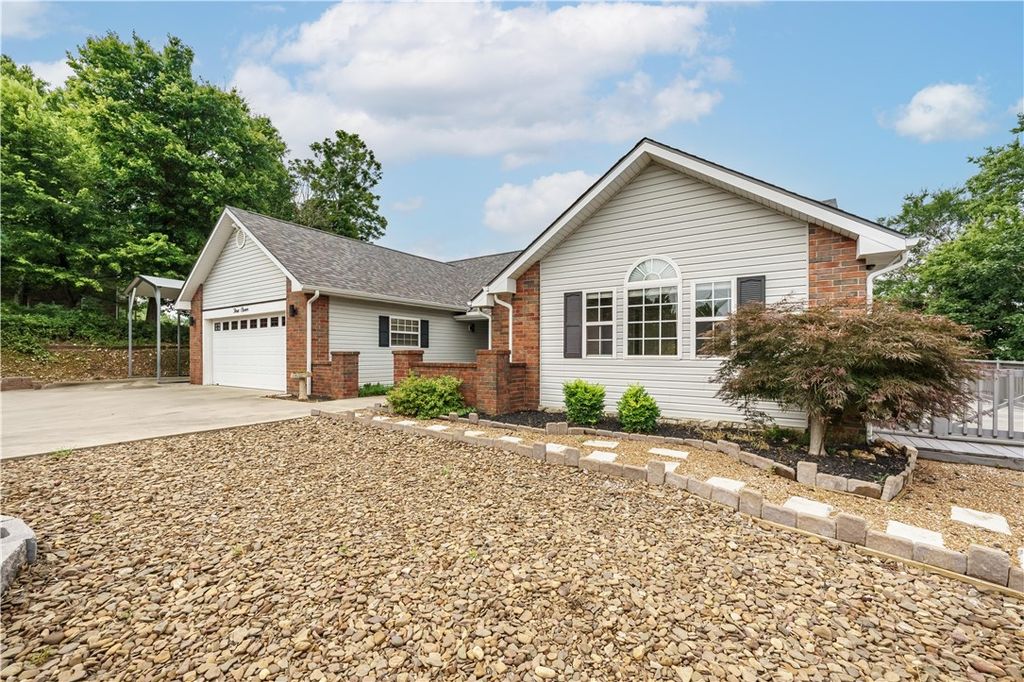 311 Holiday Island Drive, Holiday Island, AR 72631