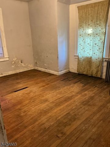 12 N 21St St, East Orange City, NJ 07017