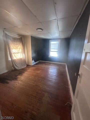 12 N 21St St, East Orange City, NJ 07017