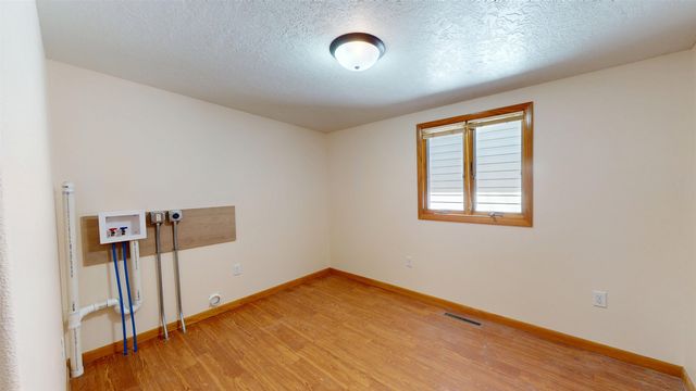 115 18th St SW, Minot, ND 58701