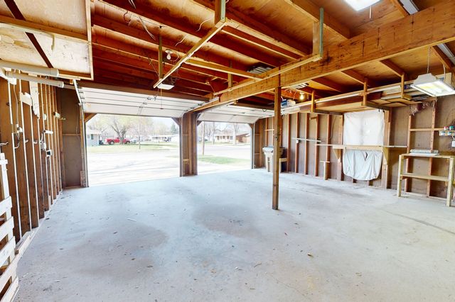 115 18th St SW, Minot, ND 58701
