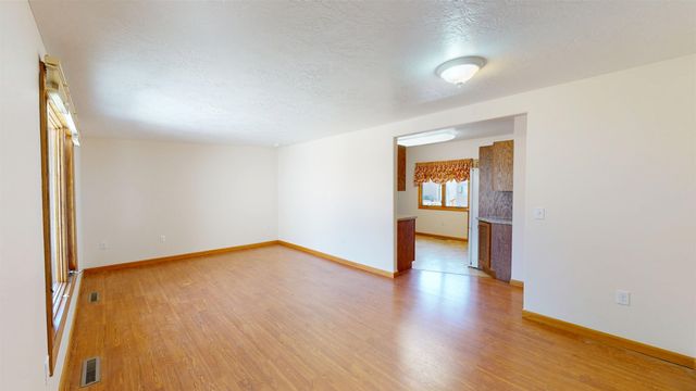 115 18th St SW, Minot, ND 58701