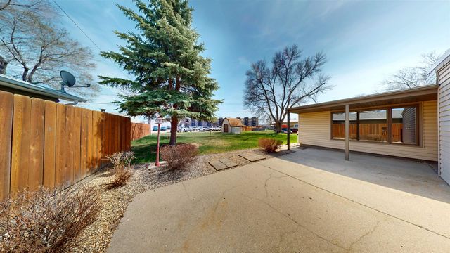 115 18th St SW, Minot, ND 58701