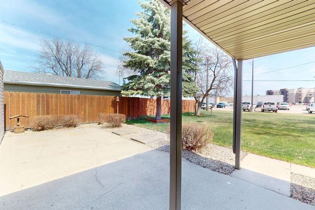 115 18th St SW, Minot, ND 58701