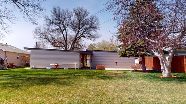 115 18th St SW, Minot, ND 58701