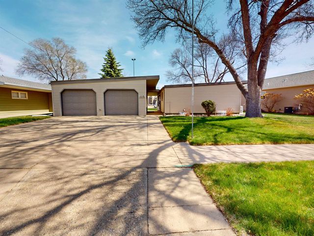 115 18th St SW, Minot, ND 58701