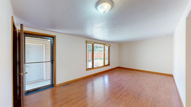 115 18th St SW, Minot, ND 58701