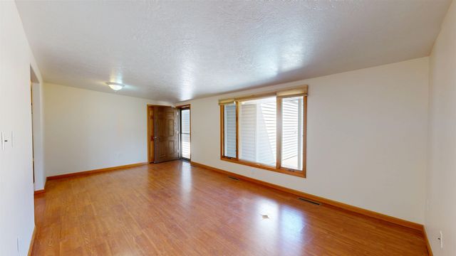 115 18th St SW, Minot, ND 58701