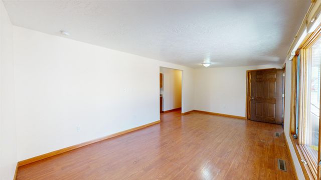 115 18th St SW, Minot, ND 58701